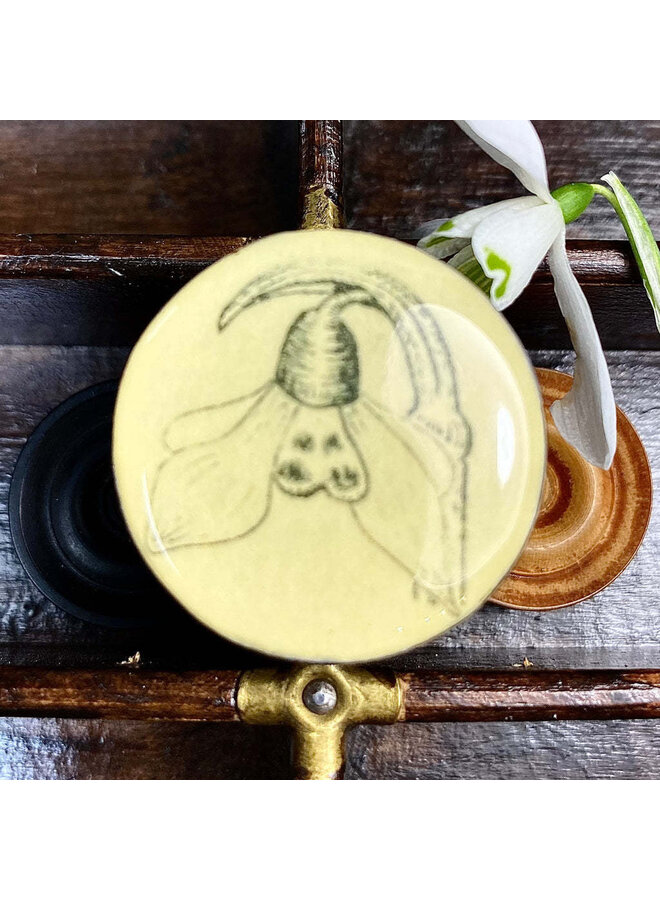 Snowdrop Draughts Piece Brooch on card  76