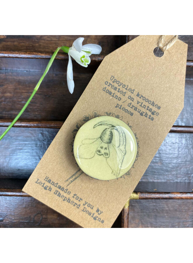 Snowdrop Draughts Piece Brooch on card  76