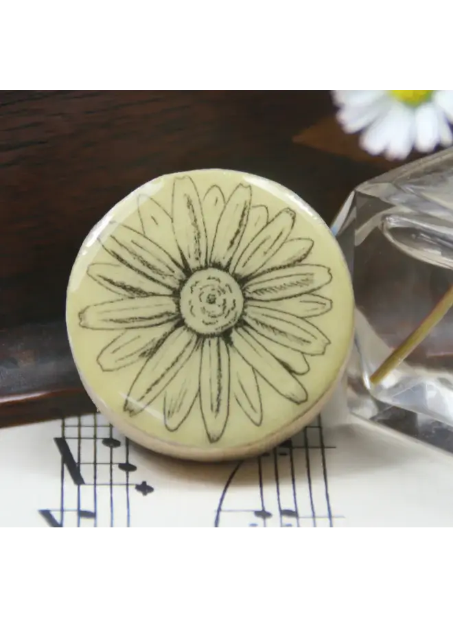 Daisy Draughts Piece Brooch on card  71