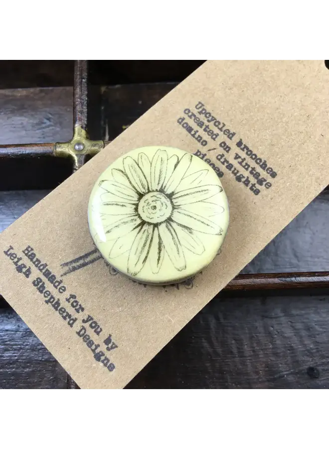 Daisy Draughts Piece Brooch on card  71