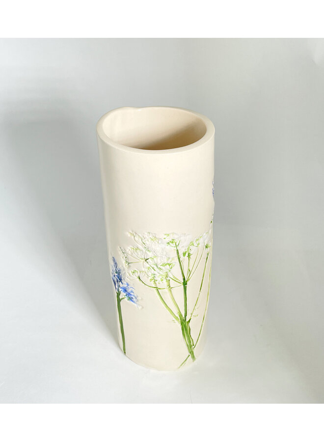 Hohe, schlanke Keramikvase mit Blumenmuster, 21