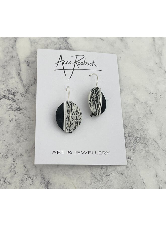 Miro black / white  contrast small earrings  207