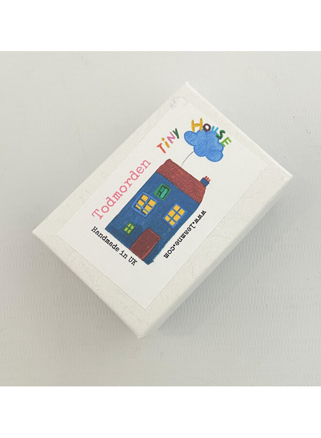 Todmorden Tiny Ceramic House with Heart  01