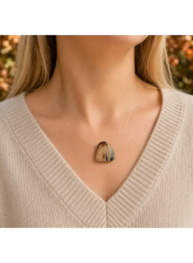 Halsband med smaragdglashänge
