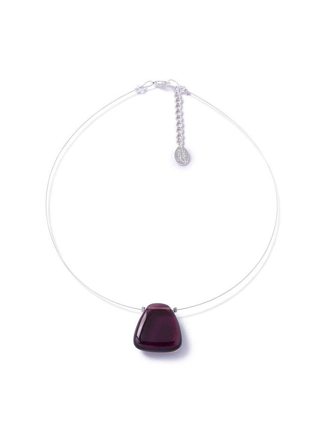Halskette mit Anhänger aus dunklem Amethystglas