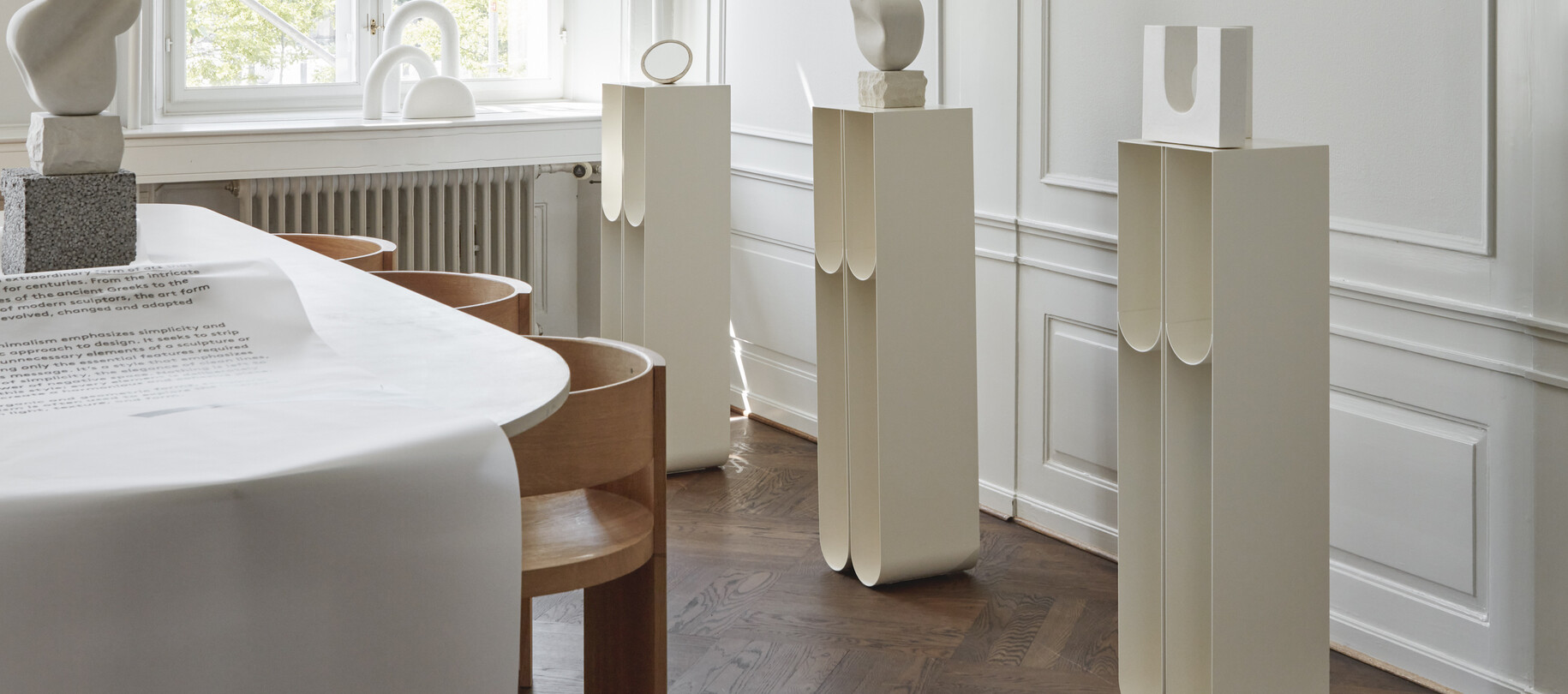 Consoles & pedestals