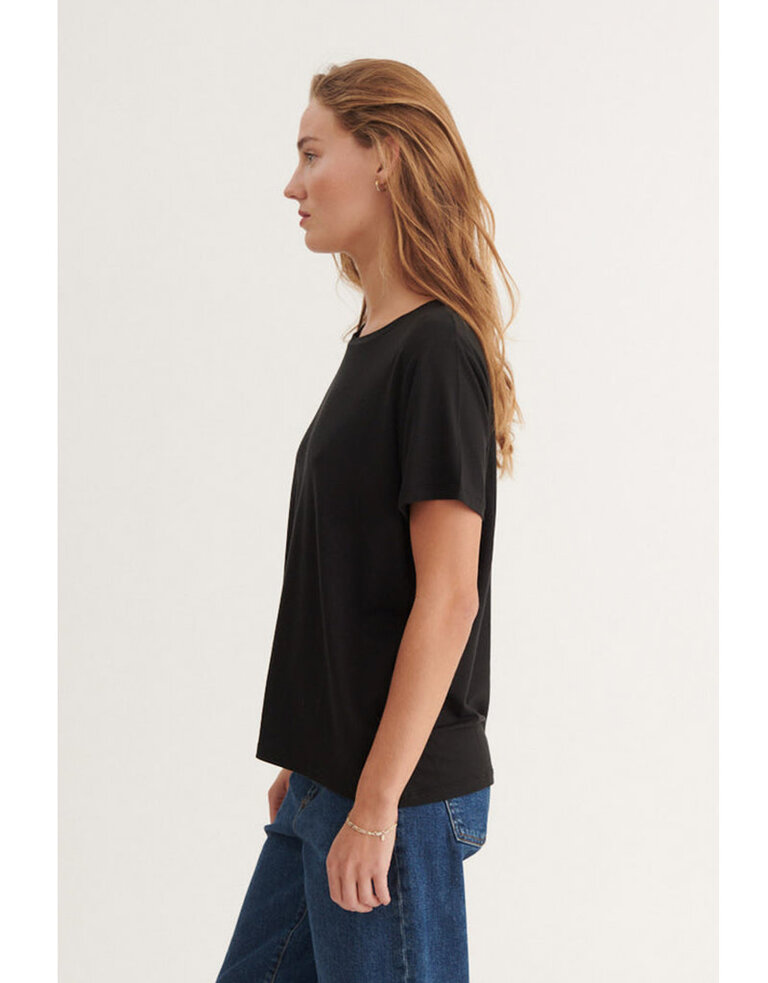 Basic Apparel Jolanda Tee