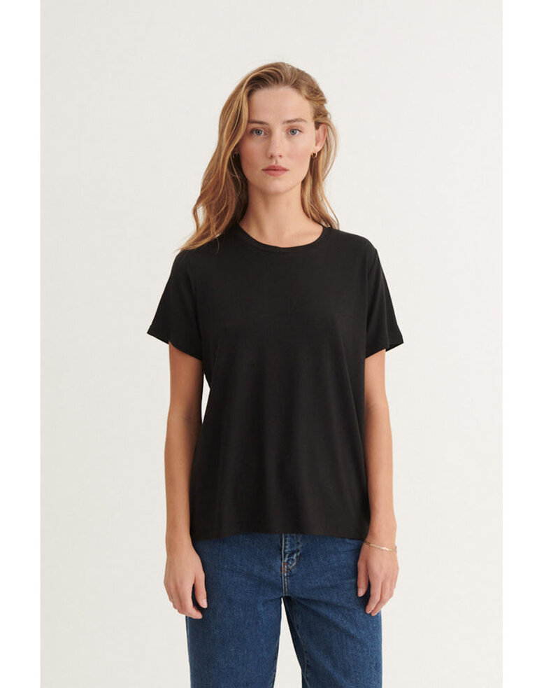 Basic Apparel Jolanda Tee
