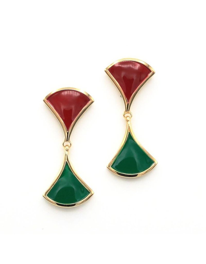 Zilver vergulde steker oorbellen met rode en groene hangende driehoeken