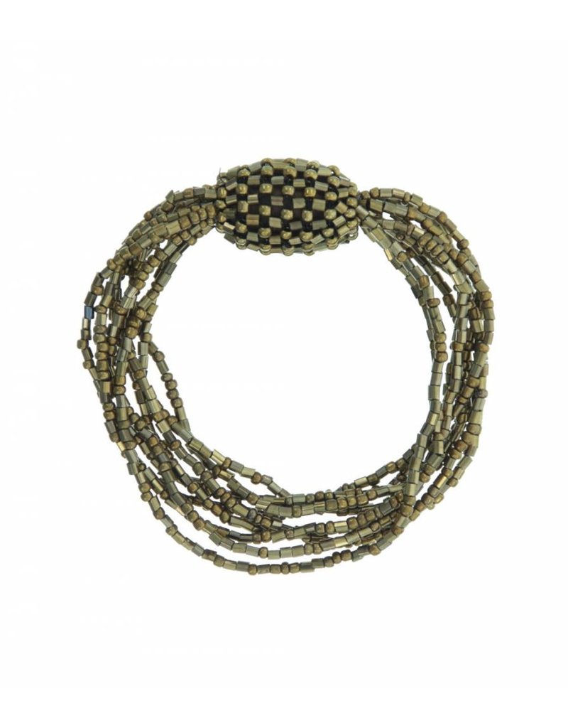 Armband met verschillende strengels met gouden pareltjes en knoop