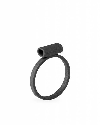 Ola Minimal Tube Ring Black