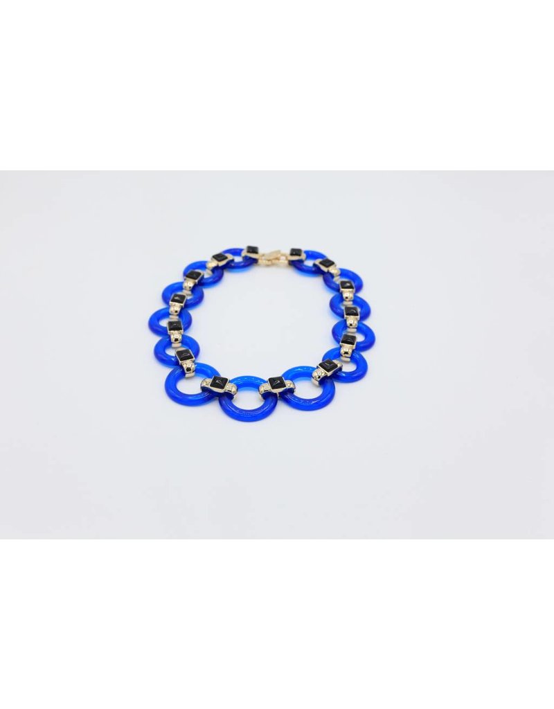 Short necklace with round blue links