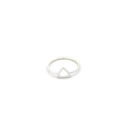 Ring small open triangle silver