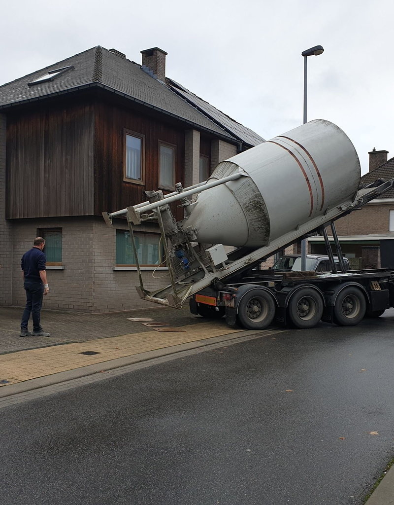 Screed in silo (by the ton)