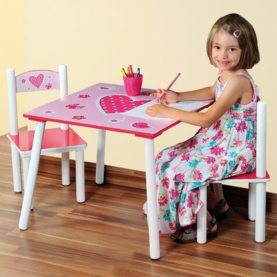 Kesper Mdf Kindertafel SET met 2 Stoelen, met HARTEN Motief | FSC Goedgekeurde Zitgroep | Houten Tafel, Inclusief 2x kinderstoel | Afm: Tafel 55 x 45 x 55 Cm. | Afm: Stoel 27 x 53 x 27 Cm. | 3 - Delige SET | Kleur: ROOD / ROSE met Harten motief