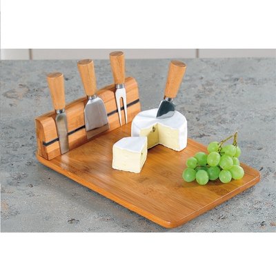 Kesper FSC® Houten Bamboe Kaasplank + 4 messen | Magnetische eenvoudig je messen ophangen aan deze kaasplank | 5-delige kaasplank set |Kaas Plank |  Afm 30 x 20 x 8 Cm.