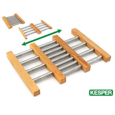 Kesper Luxe VERSTELBARE FSC® Houten Bamboe/Rvs Pannenhouder / Pannen Onderzetter | Variabel instelbare Panonderzetter van: 22,5 naar 36,5 Cm. | Hittebestendige Pannen Onderzetters | Afm. 22,5-36,5 x 20 x 2 Cm. | Kleur: Bamboe  / Rvs