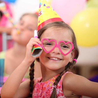 Huismerk Uitdeelcadeautjes - Kinder Fun / Feest Brillen in Traktatiebox | Traktatie Feestbrillen (26 Stuks)