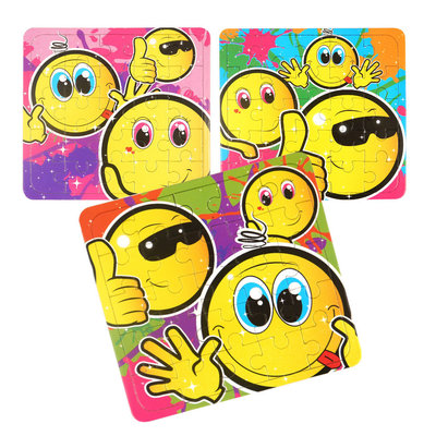 Henbrandt 10 STUKS | KANT-EN-KLARE Gevulde SMILEY Traktatiedozen INCLUSIEF Uitdeel Kado's. Bestaande uit: Uitdeelbox, Krijtjes, Notitieblok, Flipperspel, Puzzel, Stickervel en Bellenblaas | Jongens & Meisjes | Tractatiedozen voor Verjaardagen en Kinderfeestjes
