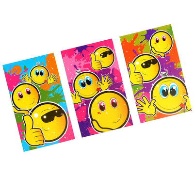 Decopatent 10 STUKS | KANT-EN-KLARE Gevulde SMILEY Traktatiedozen INCLUSIEF Uitdeel Kado's. Bestaande uit: Uitdeelbox, Krijtjes, Notitieblok, Flipperspel, Puzzel, Stickervel en Bellenblaas | Jongens & Meisjes | Tractatiedozen voor Verjaardagen en Kinderfeestjes