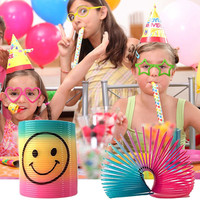 Decopatent 36 STUKS | Super Traktatie / Kinderfeest pakket - Bestaande uit: 12x Fun/Feestbrillen, 12x Smiley Spiraal Traploper & 12x Smiley Roltoeters | Jongens & Meisjes | Feestpakket voor Kinder Verjaardagen en Kinderfeestjes