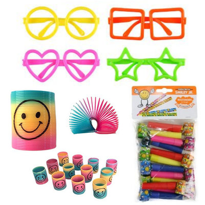 Decopatent 36 STUKS | Super Traktatie / Kinderfeest pakket - Bestaande uit: 12x Fun/Feestbrillen, 12x Smiley Spiraal Traploper & 12x Smiley Roltoeters | Jongens & Meisjes | Feestpakket voor Kinder Verjaardagen en Kinderfeestjes