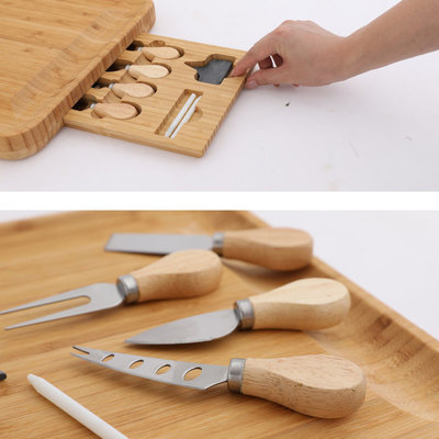 Decopatent Luxe XL Bamboe houten Kaasplank Set - Kaasplankje met Lade met 4-delig Kaas Messenset - Serveerplank hout - Kaasplank van natuurlijk Bamboe hout met messen - Serveerplanken voor kaas - Decopatent®