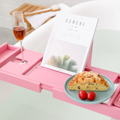 Decopatent Luxe Badrek verstelbaar van 75 -> 110 Cm - Bamboe Bad rek voorzien van houder voor Telfoon, Tablet, Boek, Zeep, Bier, of Wijn - Om zo ontspannend Wijn of Bier te drinken in bad - Terwijl je een Boek leest of je favoriete serie kijkt - Rose - Decopatent®