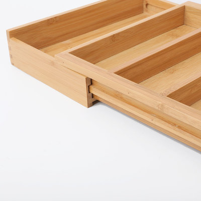 Decopatent Uitschuifbare bestekbak voor keukenla – 4 Vaks -> Uitschuifbaar naar 6 Vaks - Bestek organizer van hoogwaardig bamboe hout – Bestekcassette uitschuifbaar - 55 x 33 x 5 Cm. - Decopatent®