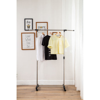 Decopatent Verrijdbaar mobiel Kledingrek op wieltjes - 1 Uitschuifbare Kledingstang van 90 -> 150 Cm - Stevig Staand Mobiel Verstelbaar Kleren Rek Garderoberek - Kleding rek in Hoogte instelbaar 100 -> 160 Cm - Kleur: Zwart/Chrome - Decopatent®