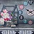 Decopatent XL Canvas Schilderij Wandklok CLOCK GARDENHOUSE CANDLES & FLOWERS met Klok - Wand Klok Landelijk / Brocante - Canvasklok - Canvas Wandklokken met Klok - Keukenklok - Muurklok Wand Klok - Afm. 60 x 40 Cm - Decopatent®