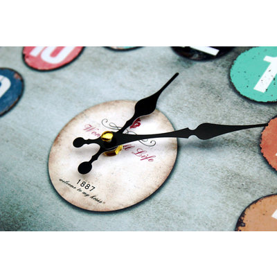 Decopatent XL Canvas Schilderij Wandklok CLOCK GARDENHOUSE CANDLES & FLOWERS met Klok - Wand Klok Landelijk / Brocante - Canvasklok - Canvas Wandklokken met Klok - Keukenklok - Muurklok Wand Klok - Afm. 60 x 40 Cm - Decopatent®