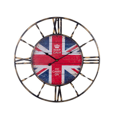 Decopatent XL Grote Ronde Wandklok Industrieel 60 Cm met Engelse Vlag & Tekst: KEEP CALM and Carry On - UK Wand Klok Modern / Retro Rond Zwart - Industriële Wandklokken - Keukenklok - Muurklok Wand Klok - Afm. 60 x 60 Cm - Decopatent®