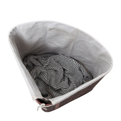 Decopatent Grote Bamboe Hoek Wasmand 1 vak met Deksel & stoffen Waszak - Bamboe wasbox wassorteerder Driehoek - Inhoud wasmand 100 liter - Wasmand voor wasgoed - Wasmanden Opvouwbaar - Wasmand met deksel - Kleur: Bruin - Decopatent®