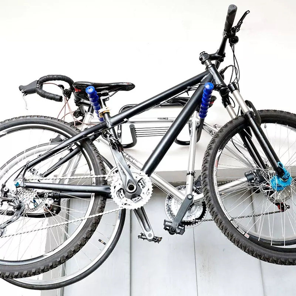 Fiets ophang systeem. Voor montage aan de muur. Fietsrek. Hout fixie