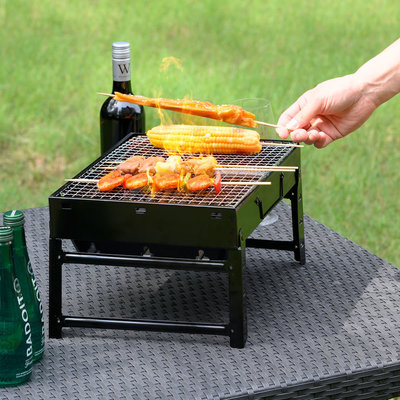 Decopatent Portable Houtskool BBQ / Barbecue inklapbaar - Houtskool Bbq - Houtskool barbecue - Houtskoolbarbecue met grill rooster - Inklapbare houtskool Reis barbecue voor Camping / Op tafel /Strand / Festival / In het park - Afm 35x27.5x20 Cm - Zwart - Decopatent®