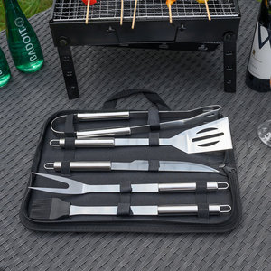 Decopatent BBQ Gereedschap SET 6 Delig in Draagtas - Barbecue Gereedschapset - Barbecue Accessoires Gereedschap - BBQ grill Set in draag tas - Barbeque gereedschapset in Tas koffer - Tang Spatel Vlees Mes Grijptang Vleesvork Insmeerborstel - Decopatent®