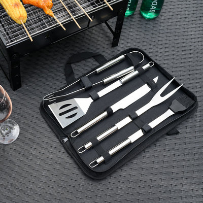 Decopatent BBQ Gereedschap SET 6 Delig in Draagtas - Barbecue Gereedschapset - Barbecue Accessoires Gereedschap - BBQ grill Set in draag tas - Barbeque gereedschapset in Tas koffer - Tang Spatel Vlees Mes Grijptang Vleesvork Insmeerborstel - Decopatent®