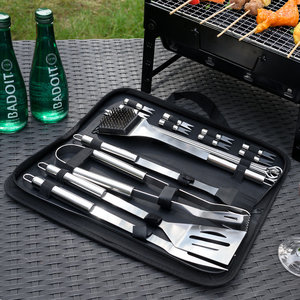 Decopatent BBQ Gereedschap SET 22 Delig in Draagtas - Barbecue Gereedschapset - Barbecue Accessoires Gereedschap - BBQ grill Set in draag tas - Barbeque gereedschapset in Tas koffer - Tang Spatel Grijptang Mes Vleesvork Insmeerborstel Spies Prikkers - Decopatent®