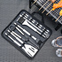 Decopatent BBQ Gereedschap SET 22 Delig in Draagtas - Barbecue Gereedschapset - Barbecue Accessoires Gereedschap - BBQ grill Set in draag tas - Barbeque gereedschapset in Tas koffer - Tang Spatel Grijptang Mes Vleesvork Insmeerborstel Spies Prikkers - Decopatent®