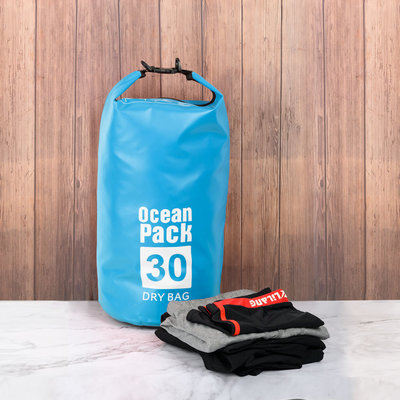 Decopatent Waterdichte Tas Ocean Pack 30L - Waterproof Dry Bag Sack - Schoudertas Droogtas 100% Waterdicht - Survival Outdoor Drybag Rugzak - Survival Bag plunjezak - Outdoor Tas - Reistas - Boottas - Zeiltas - Drybags 30 Liter - Kleur: BLAUW - Decopatent®