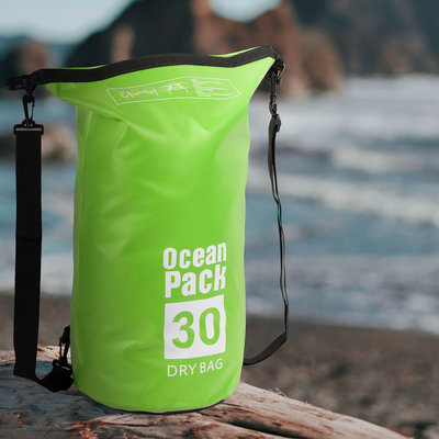 Decopatent Waterdichte Tas Ocean Pack 30L - Waterproof Dry Bag Sack - Schoudertas Droogtas 100% Waterdicht - Survival Outdoor Drybag Rugzak - Survival Bag plunjezak - Outdoor Tas - Reistas - Boottas - Zeiltas - Drybags 30 Liter - Kleur: GROEN - Decopatent®