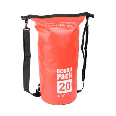 Decopatent Waterdichte Tas Ocean Pack 20L - Waterproof Dry Bag Sack - Schoudertas Droogtas 100% Waterdicht - Survival Outdoor Drybag Rugzak - Survival Bag plunjezak - Outdoor Tas - Reistas - Boottas - Zeiltas - Drybags 20 Liter - Kleur: ROOD - Decopatent®