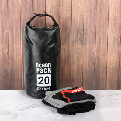 Decopatent Waterdichte Tas Ocean Pack 20L - Waterproof Dry Bag Sack - Schoudertas Droogtas 100% Waterdicht - Survival Outdoor Drybag Rugzak - Survival Bag plunjezak - Outdoor Tas - Reistas - Boottas - Zeiltas - Drybags 20 Liter - Kleur: ZWART - Decopatent®