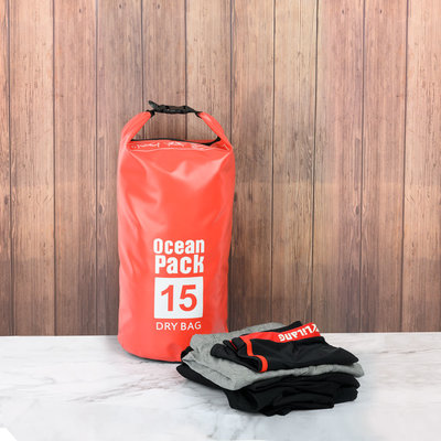 Decopatent Waterdichte Tas Ocean Pack 15L - Waterproof Dry Bag Sack - Schoudertas Droogtas 100% Waterdicht - Survival Outdoor Drybag Rugzak - Survival Bag plunjezak - Outdoor Tas - Reistas - Boottas - Zeiltas - Drybags 15 Liter - Kleur: ROOD - Decopatent®