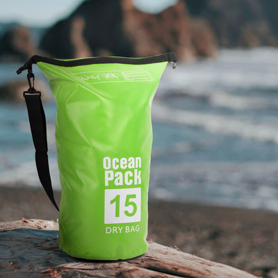 Decopatent Waterdichte Tas Ocean Pack 15L - Waterproof Dry Bag Sack - Schoudertas Droogtas 100% Waterdicht - Survival Outdoor Drybag Rugzak - Survival Bag plunjezak - Outdoor Tas - Reistas - Boottas - Zeiltas - Drybags 15 Liter - Kleur: GROEN - Decopatent®