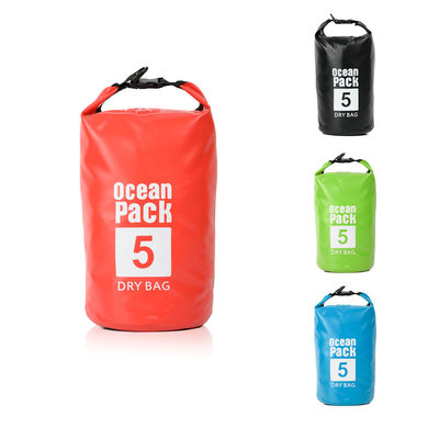 Decopatent Waterdichte Tas Ocean Pack 5L - Waterproof Dry Bag Sack - Schoudertas Droogtas 100% Waterdicht - Survival Outdoor Drybag Rugzak - Survival Bag plunjezak - Outdoor Tas - Reistas - Boottas - Zeiltas - Drybags 5 Liter - Kleur: ROOD - Decopatent®