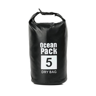 Decopatent Waterdichte Tas Ocean Pack 5L - Waterproof Dry Bag Sack - Schoudertas Droogtas 100% Waterdicht - Survival Outdoor Drybag Rugzak - Survival Bag plunjezak - Outdoor Tas - Reistas - Boottas - Zeiltas - Drybags 5 Liter - Kleur: ZWART - Decopatent®