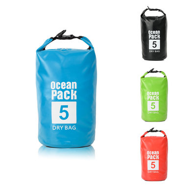 Decopatent Waterdichte Tas Ocean Pack 5L - Waterproof Dry Bag Sack - Schoudertas Droogtas 100% Waterdicht - Survival Outdoor Drybag Rugzak - Survival Bag plunjezak - Outdoor Tas - Reistas - Boottas - Zeiltas - Drybags 5 Liter - Kleur: BLAUW - Decopatent®