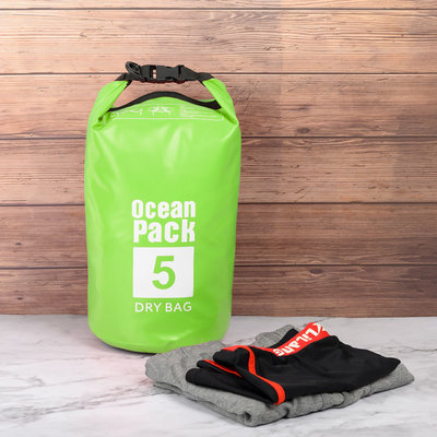 Decopatent Waterdichte Tas Ocean Pack 5L - Waterproof Dry Bag Sack - Schoudertas Droogtas 100% Waterdicht - Survival Outdoor Drybag Rugzak - Survival Bag plunjezak - Outdoor Tas - Reistas - Boottas - Zeiltas - Drybags 5 Liter - Kleur: GROEN - Decopatent®